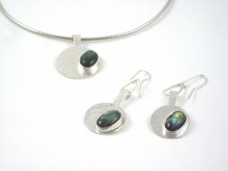 Vannetta Seecharran School of Jewellery
